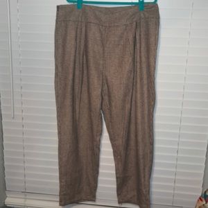Women’s brown houndstooth trousers